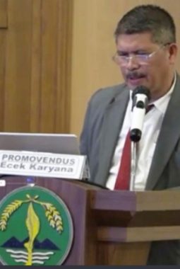 Bahas Perlindungan Hukum Perawat dan Sirkumsisi, Ecek Karyana Telah Raih Gelar Doktor Ilmu Hukum di Unpas