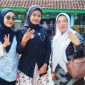 Kepala SMPN 4 Jatinangor Dr  Hj Cucu Suhartini, SH, M.Hum ( paling kaman ) bersama guru-gurunya