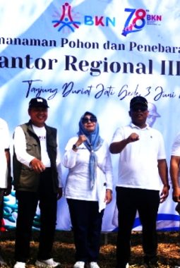 Peringati HUT Ke-78 BKN, Pemkab Sumedang dan BKN Regional III Hijaukan Kawasan Waduk Jatigede