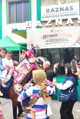 Peringati Hari Bhayangkara dan Tahun Baru Islam, 82 Anak di Sumedang Ikuti Khitanan Massal
