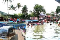 Selain menawarkan khasiat air panas bumi, pengelola Cipanas Cileungsing juga menyediakan berbagai fasilitas rekreasi modern guna memanjakan pengunjung.