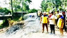 Pemerintah Kabupaten (Pemkab) Sumedang resmi memulai proyek perbaikan Jembatan (Sasak) Beureum Desa Cipelang.