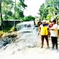Pemerintah Kabupaten (Pemkab) Sumedang resmi memulai proyek perbaikan Jembatan (Sasak) Beureum Desa Cipelang.
