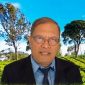 Sosok di balik Ketua Musyawarah Kerja Kepala Sekolah (MKKS) SMP Kabupaten Sumedang ini ternyata berakar dari tanah pertanian yang sama dengan saya. Dialah Drs. Edeng Sutarya.