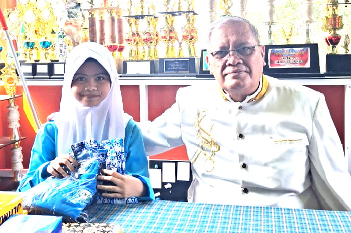 Detik-detik terakhir H. Edeng Sutarya di SMPN 1 Tanjungsari bersama Putri Mesti Lestari Kelas VII-F