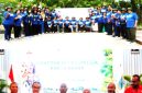 Penanaman pohon bersama di Arboretum Halaman Kantor Gubernur Papua Barat, Jumat 14 Agustus 2026, menjadi menjadi penanda bahwa komitmen bersama IRI Indonesia dan Pemprov Papua Barat Membangun Kolaborasi Lintas Iman untuk Keadilan Ekologis dan Perlindungan Hutan Papua harus berakar dalam tindakan nyata. (Dok. IRI Indonesia/Fajar)
Penandatanganan Nota Kesepahaman antara IRI Indonesia dan Pemerintah Provinsi Papua Barat tentang Penguatan Kolaborasi untuk Pembangunan Berkelanjutan dan Perlindungan Hutan di Papua Barat, Kamis 13 Agustus 2026. (Foto: IRI Indonesia/Fajar)