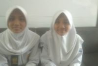 Alisa Putri Nur Batrisya dan Aliya Putri Nur Batrisya, siswi kembar kelahiran tahun 2012 dari SMP Negeri 1 Jatinangor