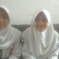 Alisa Putri Nur Batrisya dan Aliya Putri Nur Batrisya, siswi kembar kelahiran tahun 2012 dari SMP Negeri 1 Jatinangor