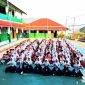 Keunikan utama sekolah ini terletak pada kontur topografinya. Berada di dataran yang lebih tinggi dibandingkan area sekitarnya, 