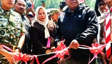 Jembatan penyeberangan sepanjang kurang lebih 26 meter ini hadir sebagai jalur vital yang menghubungkan Desa Campaga (Blok Cilengsar) dan Desa Talaga Kulon (Blok Ciranca). 