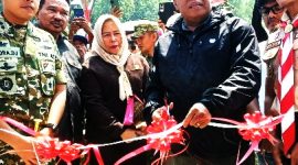 Jembatan penyeberangan sepanjang kurang lebih 26 meter ini hadir sebagai jalur vital yang menghubungkan Desa Campaga (Blok Cilengsar) dan Desa Talaga Kulon (Blok Ciranca). 