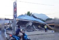 Badan Meteorologi, Klimatologi, dan Geofisika (BMKG) mengonfirmasi pusat gempa berada di laut pada kedalaman 15 kilometer, sekitar 38 kilometer timur laut Mbay, Nagekeo. (Kabar24.id)