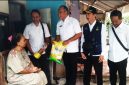 Pemberian Bantuan Sembako Oleh Bp Agus khoiruman , Kabid Dinas Sosial,,Pa Kardiman Sekcam Ujungjaya, Pa Ohan Kasi Pm Ujungjaya dan Pa Asep Elan Koordinator  Fasilitator Kec Ujungjaya Kepada Warga Rt 03 Rw 011 Desa Ujungjaya kecamatan Ujungjaya 
Atas nama Bu Nemoh ,dan Bu Nesah
Rabu 19 Agustus 2026