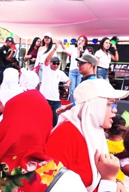 Peringatan HUT RI ke-81 di Surian Berlangsung Meriah, Ratusan Warga Tetap Antusias Meski Jalan Rusak