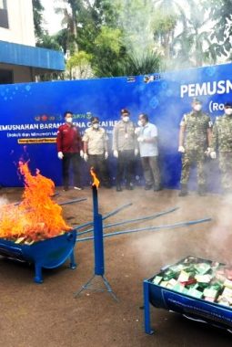 DJBC Banten Memusnahkan Puluhan Juta Batang Rokok Ilegal  serta Ribuan Liter Minol