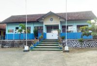 Kepala SMPN 1 Wado, Yaya, S.Pd., menyampaikan bahwa upaya awal dimulai dari pembiasaan meminimalisir sampah anorganik, khususnya plastik sekali pakai ( Dok.Harian Sumedang / Tatang Tarmedi )