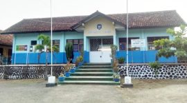 Kepala SMPN 1 Wado, Yaya, S.Pd., menyampaikan bahwa upaya awal dimulai dari pembiasaan meminimalisir sampah anorganik, khususnya plastik sekali pakai ( Dok.Harian Sumedang / Tatang Tarmedi )