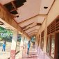 Kerusakan paling mencolok terlihat pada bagian kayu kusen yang mulai lapuk serta plafon langit-langit yang bolong ( Supriadi )