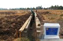 Pembangunan saluran irigasi tersier sepanjang 300 meter, yang terbagi masing-masing 150 meter pada sisi kiri dan kanan saluran. ( Dok. Harian Sumedang / Abdul Haris )