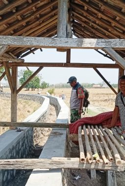 Kelompok Tani Sumber Rejeki Ujungjaya Terima Bantuan Operasi dan Pemeliharaan Irigasi