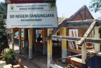 Pekerjaan fisik dilaksanakan secara swakelola oleh Panitia Pembangunan Satuan Pendidikan (P2SP) dengan jangka waktu pelaksanaan selama 120 hari kalender. ( Dok. Harian Sumedang / Abdul Haris )