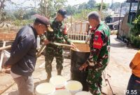 ​Aksi tanggap darurat ini merupakan bentuk sinergi dan respons cepat TNI AD atas permohonan koordinasi dari Pemerintah Desa Cilembu. ( Harian Sumedang / Dody NSH )