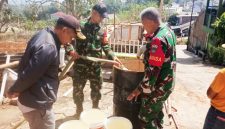 ​Aksi tanggap darurat ini merupakan bentuk sinergi dan respons cepat TNI AD atas permohonan koordinasi dari Pemerintah Desa Cilembu. ( Harian Sumedang / Dody NSH )