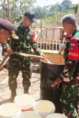 ​Prajurit TNI AD Salurkan Ribuan Liter Air Bersih Secara Cepat dan Gratis bagi Masyarakat Desa Cilembu.