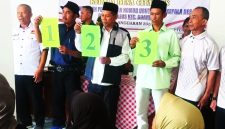 Ketua Panitia Pilkades, Maman Suherman, mengumumkan hasil pengundian nomor urut calon kepala desa secara resmi:

Nomor Urut 1: Warno (49), warga Dusun Citunggul.

Nomor Urut 2: Tohli, S.Pd. (60), warga Bandung.

Nomor Urut 3: Arli (61), warga Dusun Sukamulya.