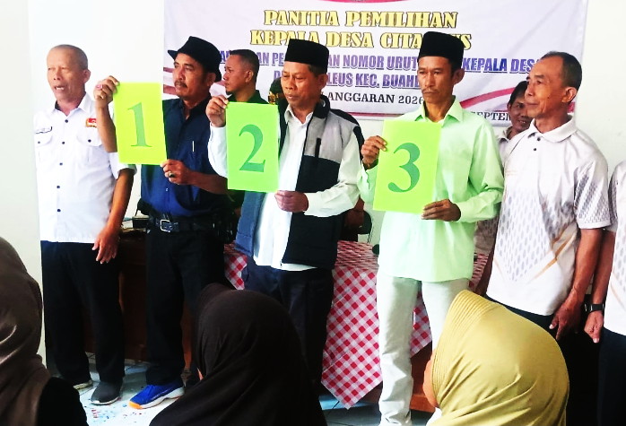 Ketua Panitia Pilkades, Maman Suherman, mengumumkan hasil pengundian nomor urut calon kepala desa secara resmi:

Nomor Urut 1: Warno (49), warga Dusun Citunggul.

Nomor Urut 2: Tohli, S.Pd. (60), warga Bandung.

Nomor Urut 3: Arli (61), warga Dusun Sukamulya.