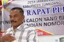 Setelah beberapa bulan nyaris tanpa kabarnya, Dede Yasin Jamahsari, Mantan Forum Kepala Sekolah (K3S) Sumedang kedapatan masuk daftar calon Kades Jayamekar