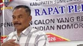 Setelah beberapa bulan nyaris tanpa kabarnya, Dede Yasin Jamahsari, Mantan Forum Kepala Sekolah (K3S) Sumedang kedapatan masuk daftar calon Kades Jayamekar