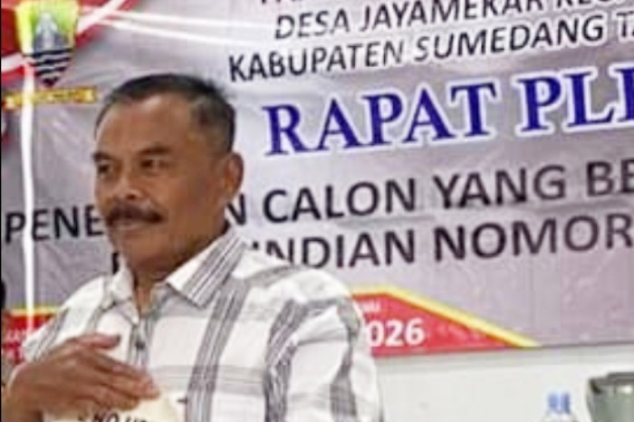 Setelah beberapa bulan nyaris tanpa kabarnya, Dede Yasin Jamahsari, Mantan Forum Kepala Sekolah (K3S) Sumedang kedapatan masuk daftar calon Kades Jayamekar