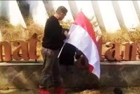 Langkah ekstrem ini menjadi puncak kekecewaannya. Berbagai pengaduan yang ia layangkan sebelumnya tak kunjung membuahkan hasil yang memuaskan.