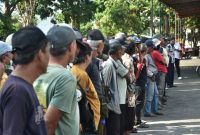 Melalui pelatihan ini, para tukang becak dibekali teori dan praktik langsung dari tim teknis PT Pindad selaku produsen. ( Dok. Harian Sumedang / Siti Kowati )