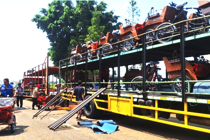 Tukang becak di Sumedang sebagian telah mendapat bantuan becak listrik dari Presiden Prabowo Subianto ( Sumber : Portal Resmi Pemkab. Sumedang )