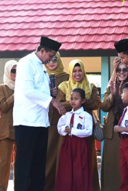 Hasil Revitalisasi SD Negeri Cikareo II Ditinjau Bupati H. Dony Ahmad Munir