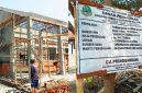 Pelaksana Lapangan CV Pringgandani, Ahmad Rijal Fauzi, menyampaikan bahwa pengerjaan fasilitas pendidikan memiliki nilai tanggung jawab moral yang besar. ( Dok. Harian Sumedang Online / Abdul Haris )