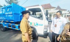 Perkuat Pengelolaan Sampah, DLH Majalengka Terima Bantuan Mobil Operasional dari Bank BJB