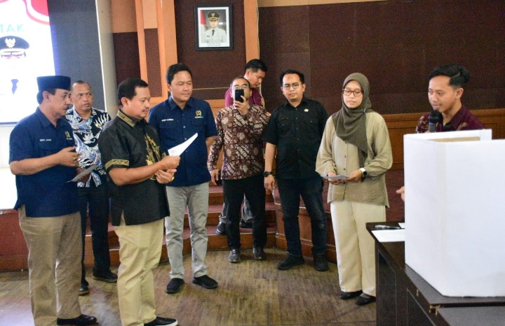Kepala Dinas Pemberdayaan Masyarakat dan Desa (DPMD) Kabupaten Sumedang, Widodo, memastikan seluruh desa peserta Pilkades telah menetapkan calon beserta nomor urutnya.
