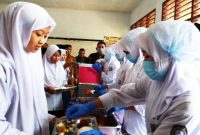 Program ini diselenggarakan oleh Satuan Pelayanan Pemenuhan Gizi (SPPG) Gunung Manik.