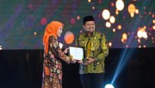 Apresiasi ini diberikan atas komitmen Pemerintah Kabupaten Sumedang dalam memperkuat ekosistem zakat. ( Dok. Harian Sumedang / Siti Kowati )