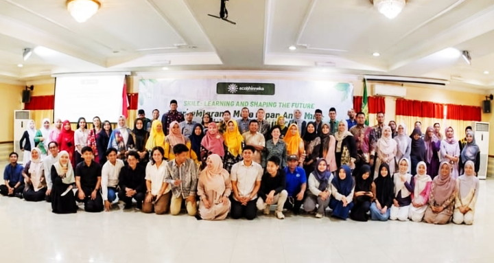 Peserta SMILE: Learning and Shaping the Future Eco Bhinneka Muhammadiyah dari sembilan provinsi berkumpul di Jakarta, Kamis (29/10/2026). Selama dua tahun, program ini memperkuat kepemimpinan pemuda lintas iman untuk mewujudkan keadilan iklim. ( Foto: dok. Eco Bhinneka / Fajar)