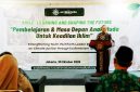 Ketua Pimpinan Pusat Muhammadiyah, Prof. Dr. Syafiq A. Mughni, menyampaikan pidato kunci dalam kegiatan SMILE: Learning and Shaping the Future di Jakarta, Kamis (29/10/2026). Ia menekankan pentingnya mewujudkan nilai-nilai agama melalui tindakan nyata untuk menjaga lingkungan dan memperjuangkan keadilan iklim.